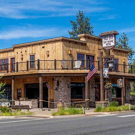 Ski Inn Taphouse Hotel Систърс Екстериор снимка
